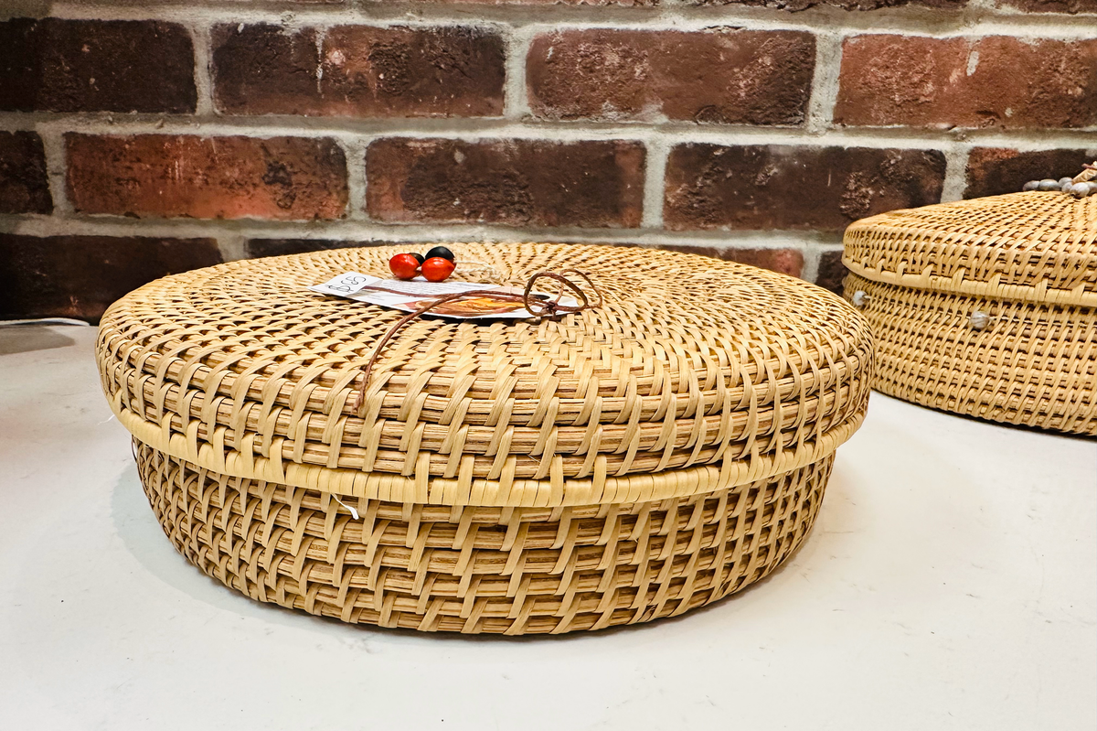 Side angle of closed hand-woven Piaroa basket 